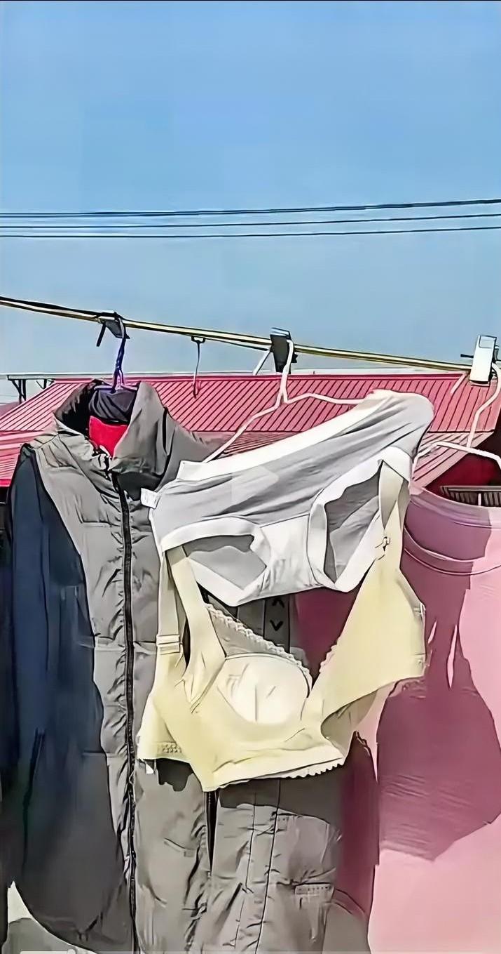 二十多岁离过两次婚，快三十了，父母托人介绍了个国企的丑男人。母亲说，男人老实，