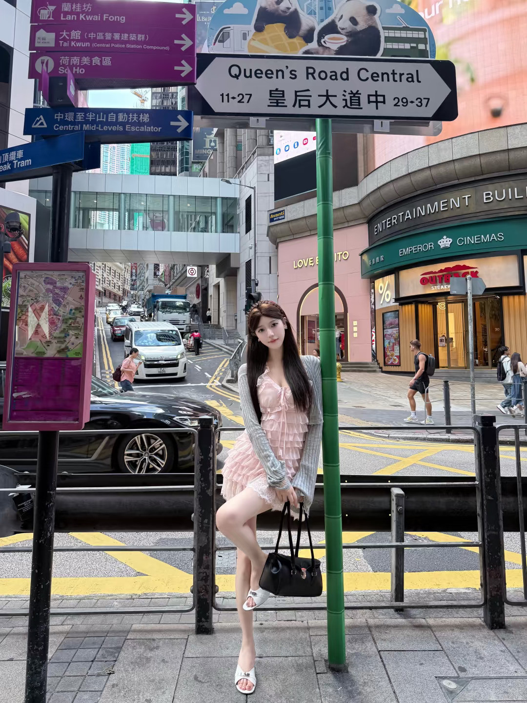 看见香港这根柱子以为还在成都