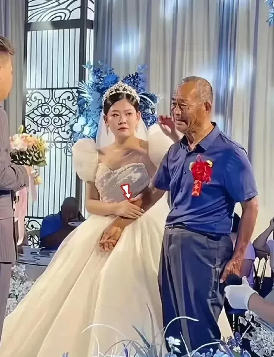山东，有一对情侣即将结婚，在商量婚事的时候，女子向男方家提出了一个要求，自己不要