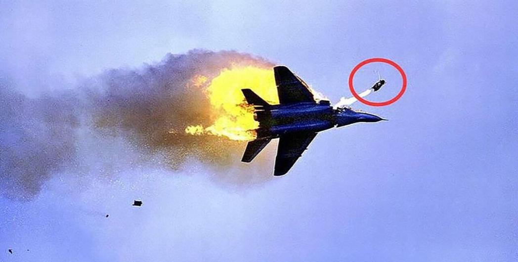 惊天警示！俄乌战场传来血的教训，我们最先进的歼20，绝不能再抱着火箭弹不放了，打