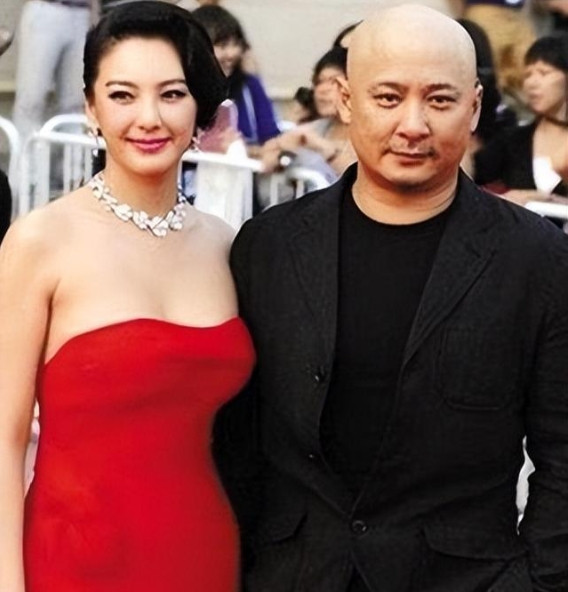 2011年，王全安全然不顾女友余男怀孕，私下约张雨绮吃饭，两人喝的有点多，为了张