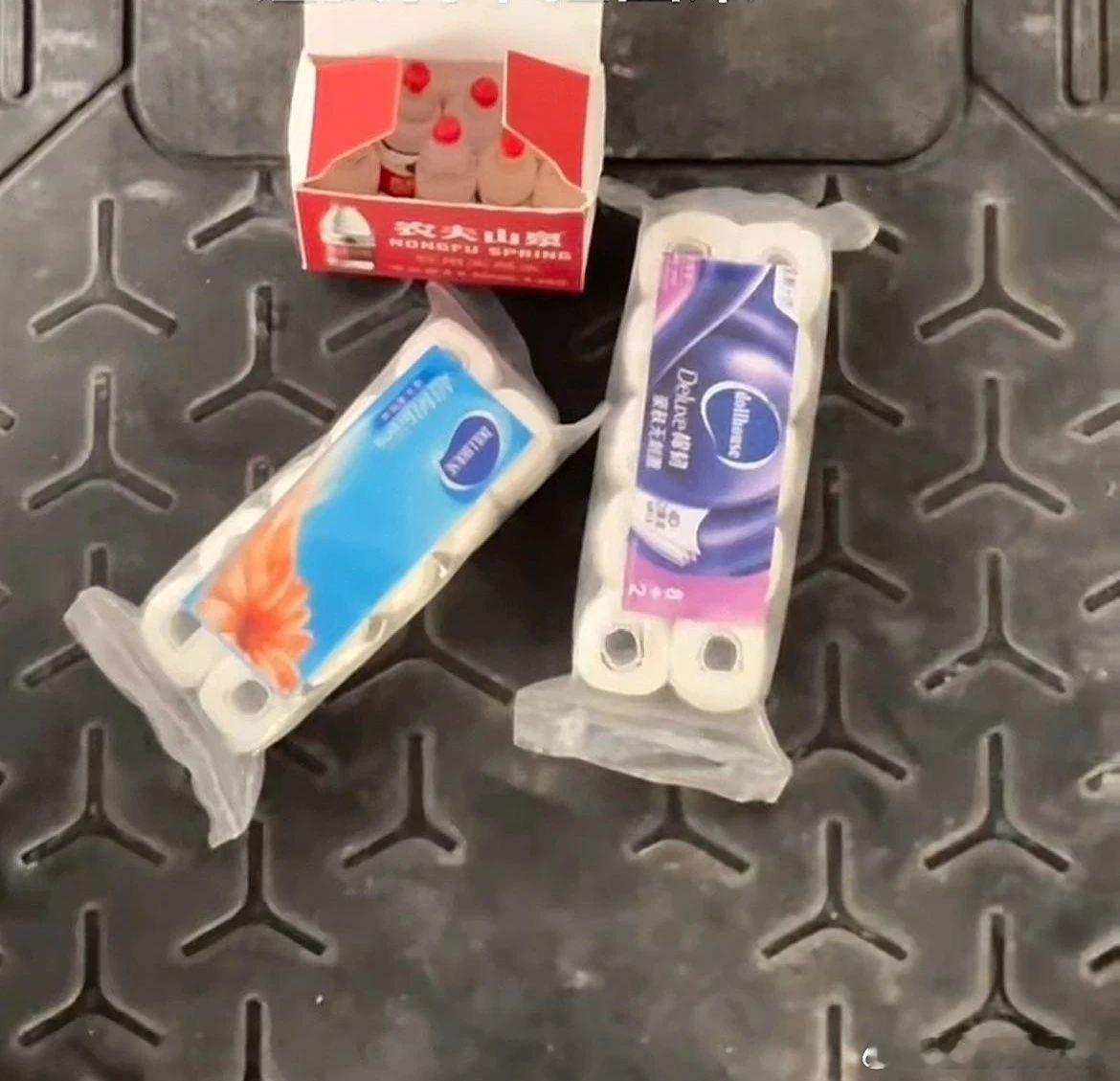 妈妈上网抢的两提纸和一箱矿泉水让我骑车拉回来meme迷惑行为大赏​​​