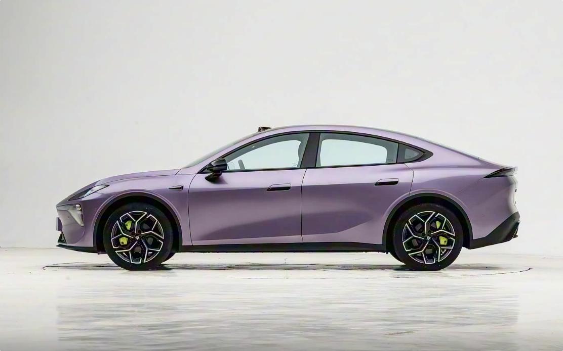 深蓝L06上市了。13.29万起。相比预售价的13.99万-16.19万，指导