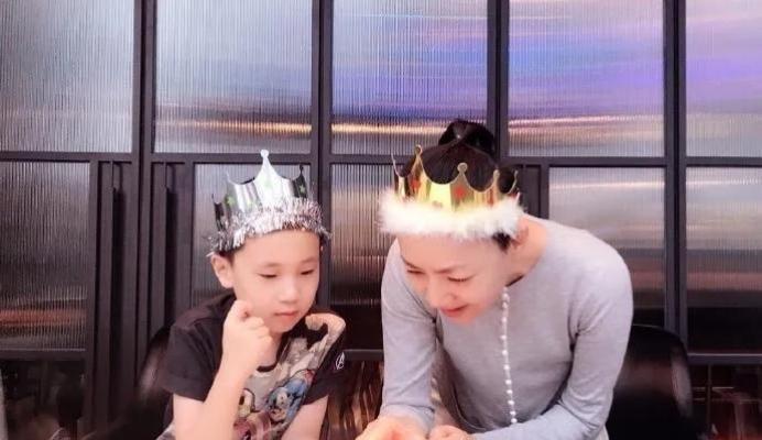 宋丹丹只有一个干儿子就是林大俊，只有一个干女儿就是姜妍，这是她正儿八经认下的，像