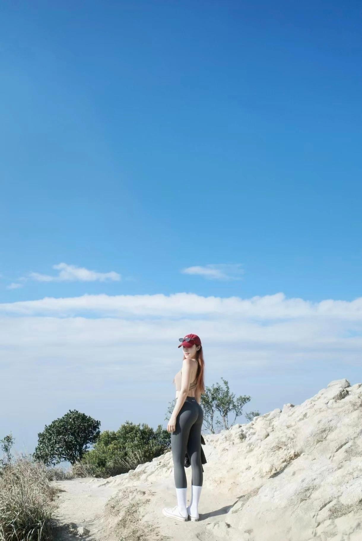 女生为何不能穿着瑜伽裤去爬山?我觉得完全可以啊。瑜伽裤弹性好、贴身，能让女