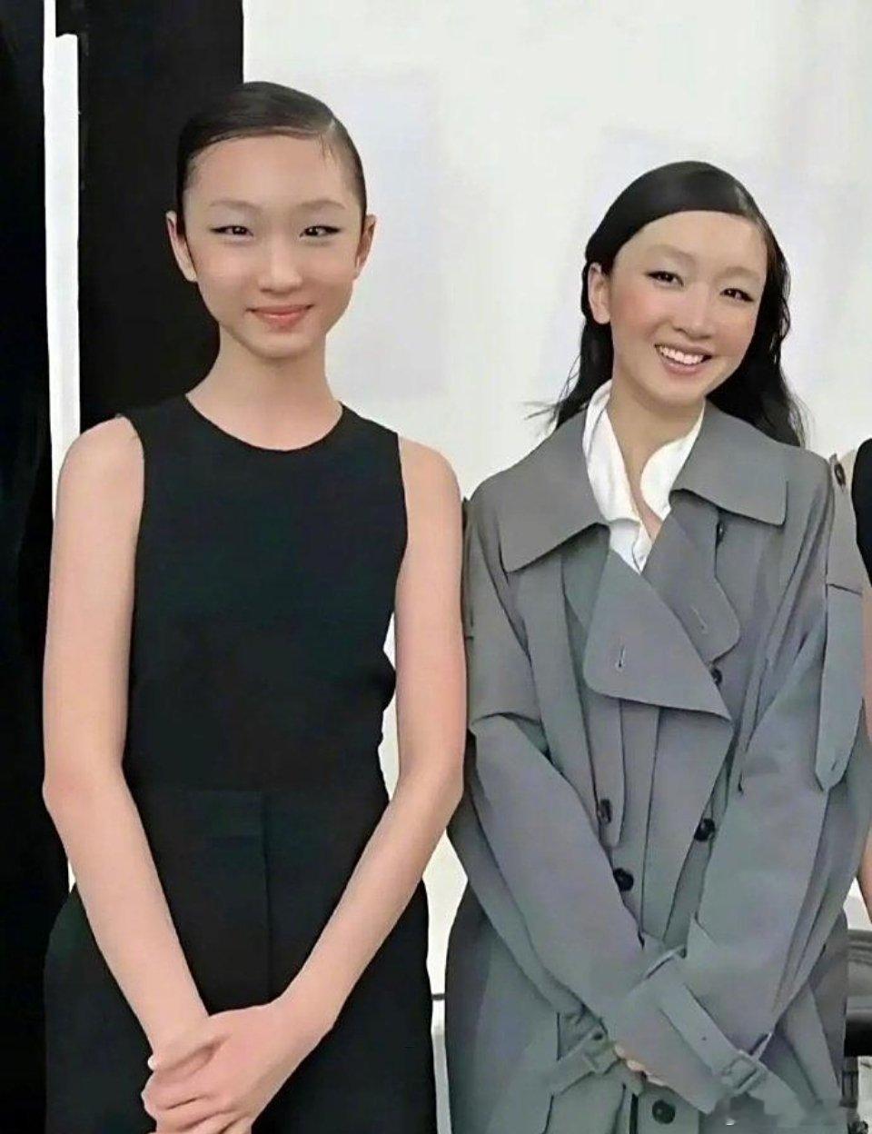 这分明不是周冬雨的替身，简直像她双胞胎姐妹，模样太像啦​​​