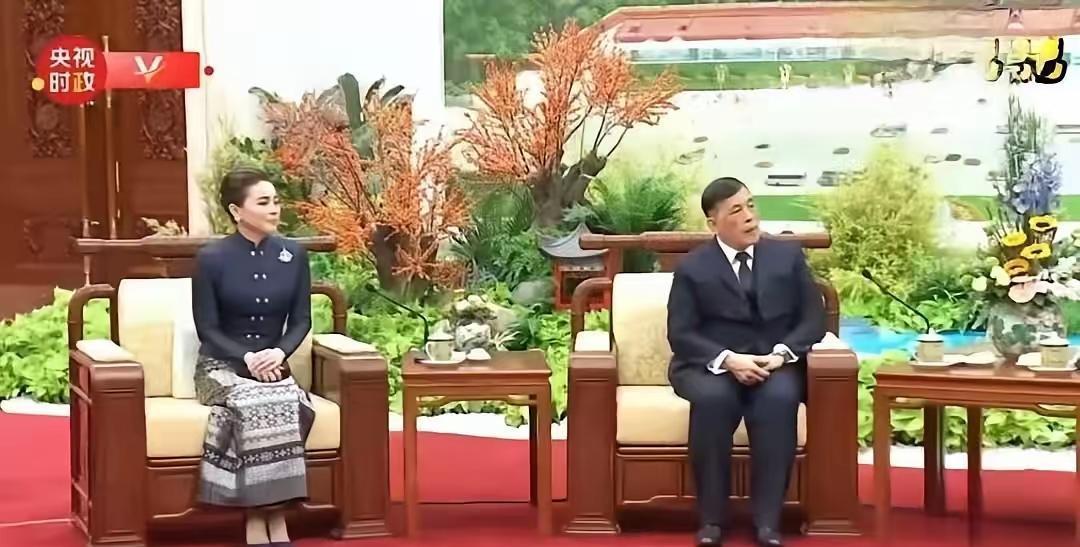 果不其然。泰王玛哈·哇集拉隆功突然宣布了与苏提达的婚讯，并在2019年5月