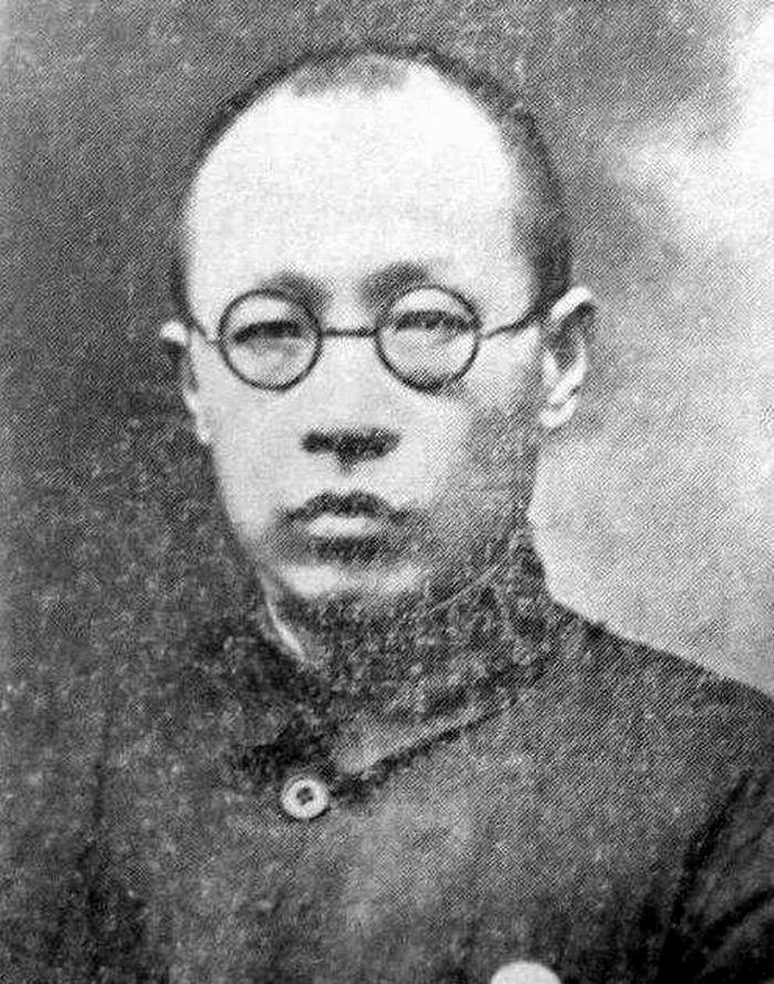 黄埔军校中最受人尊重的人是谁？既不是孙中山，也不是蒋介石，这个让黄埔师生，发自内