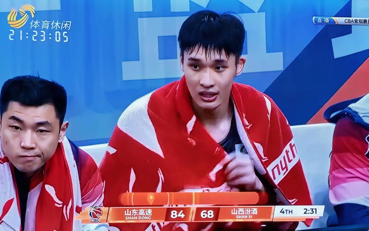CBA山东山东主场88:78战胜山西。​避免了四连败。山东队主教练邱彪终于在