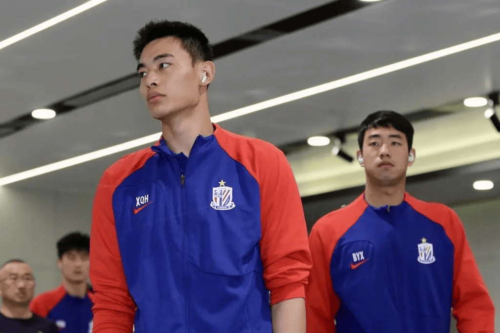 记者: 申花全队抵达天津, 仅门将薛庆浩缺席