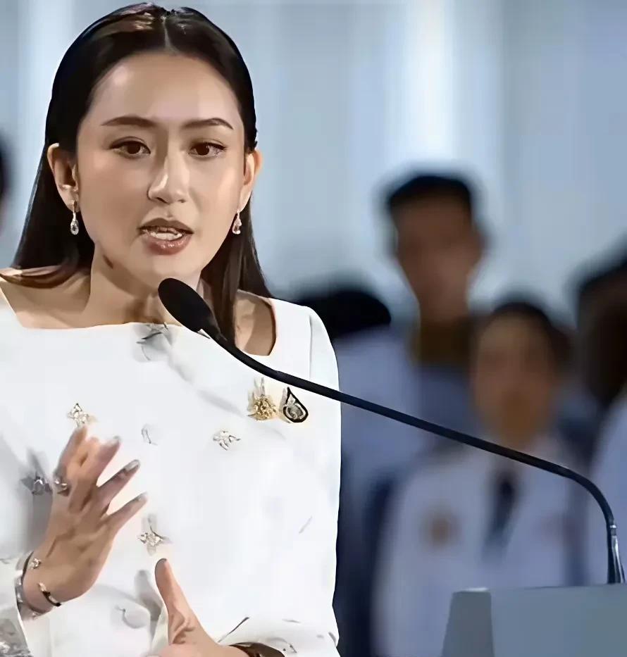 佩通坦，能不能重新回到总理职位上来？泰国空军轰炸了柬埔寨两处军事设施，面对柬埔