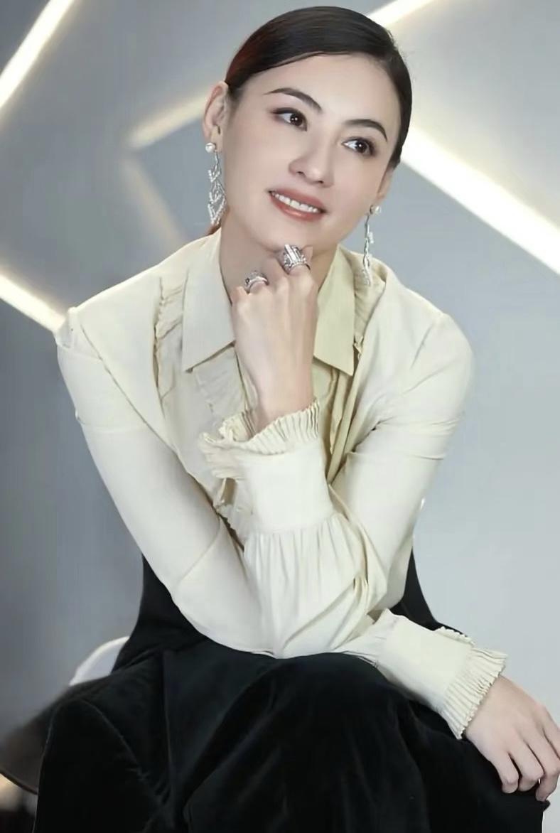 她没说前夫一句坏话,没数落前婆家一句不好,一个人默默把孩子们抚养长大,现