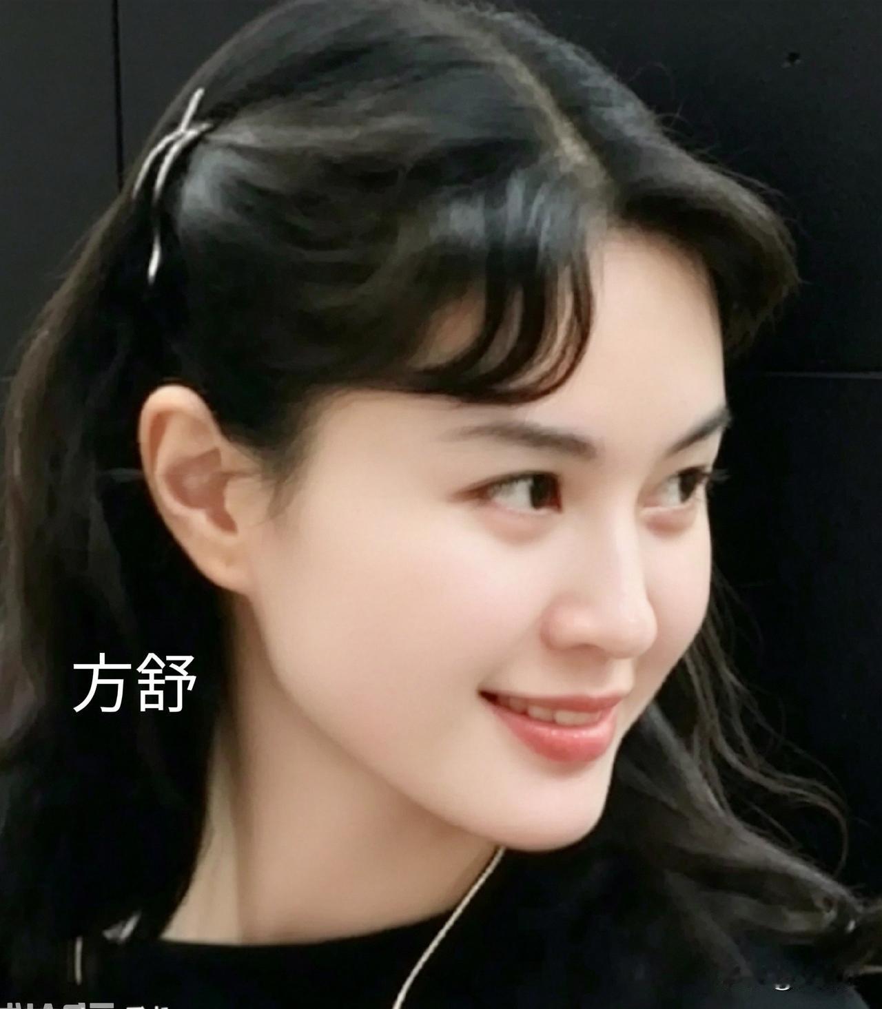 北影厂八十年代有四位家喻户晓的女演员，她们分别是：第一名刘晓庆，连续三年斩获