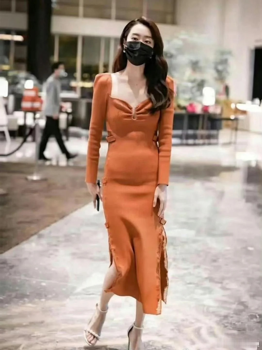 张小斐瘦得胸都没有了，居然还有小肚子，可见減肥真的太难了！​​​