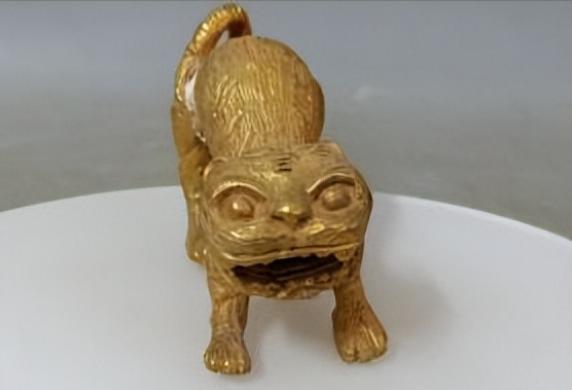 1995年4月的一个深夜，江苏南京一位农民家中的犬只突发狂吠，久不停歇。该农民起