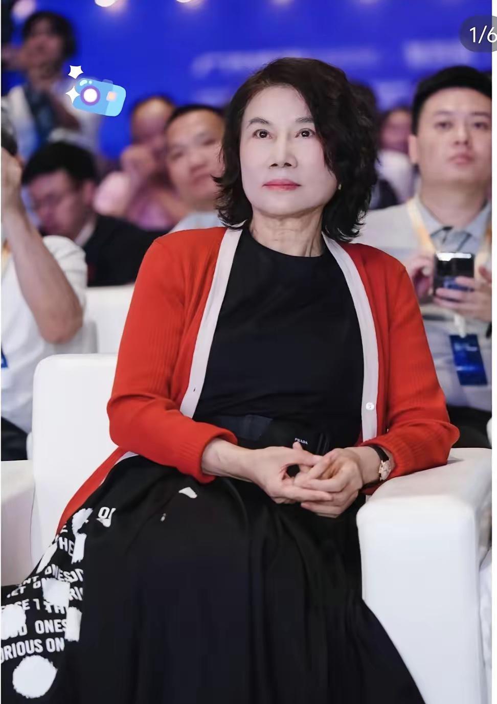 一台空调里用了十公斤铜，按照目前市场上的价格，单纯作为原材料的话，最低也得八百多