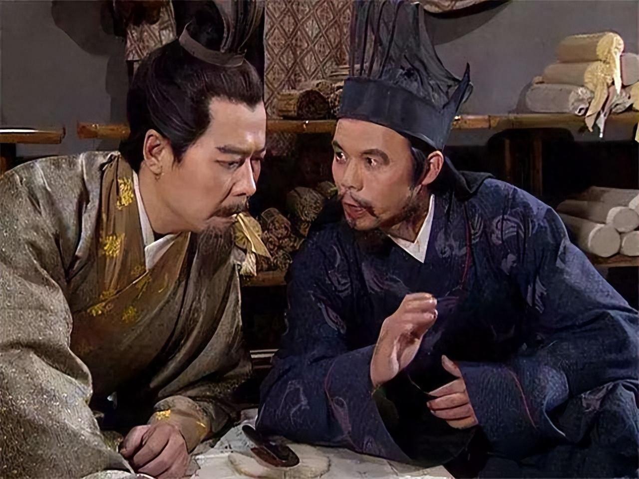 刘备与刘璋翻脸以后，庞统为刘备献上夺蜀三策。虽然刘备采用了更为稳妥的中策，占领