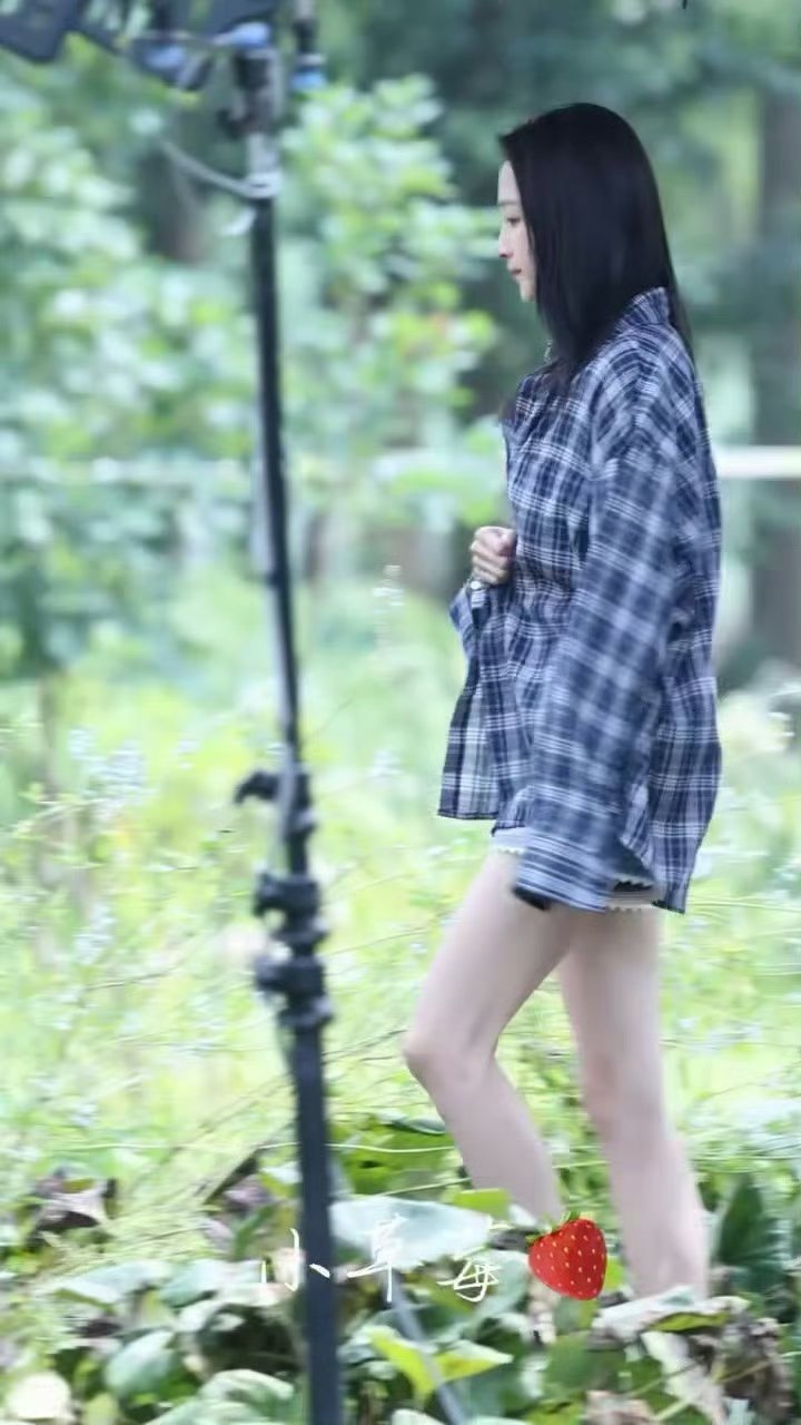 关晓彤的腿屏幕快装不下了172cm身高搭配108cm长腿，原生比例，生图比精修还