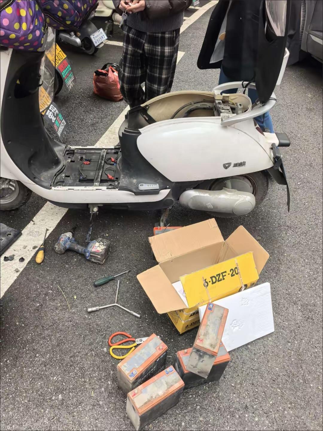 以前我也骂铅酸电池垃圾，一年鼓包两年报废。后来才发现，骂错了。是我自己不会充。