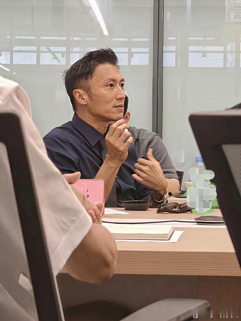 谢霆锋失去美颜滤镜，感觉接地气了很多​​​
