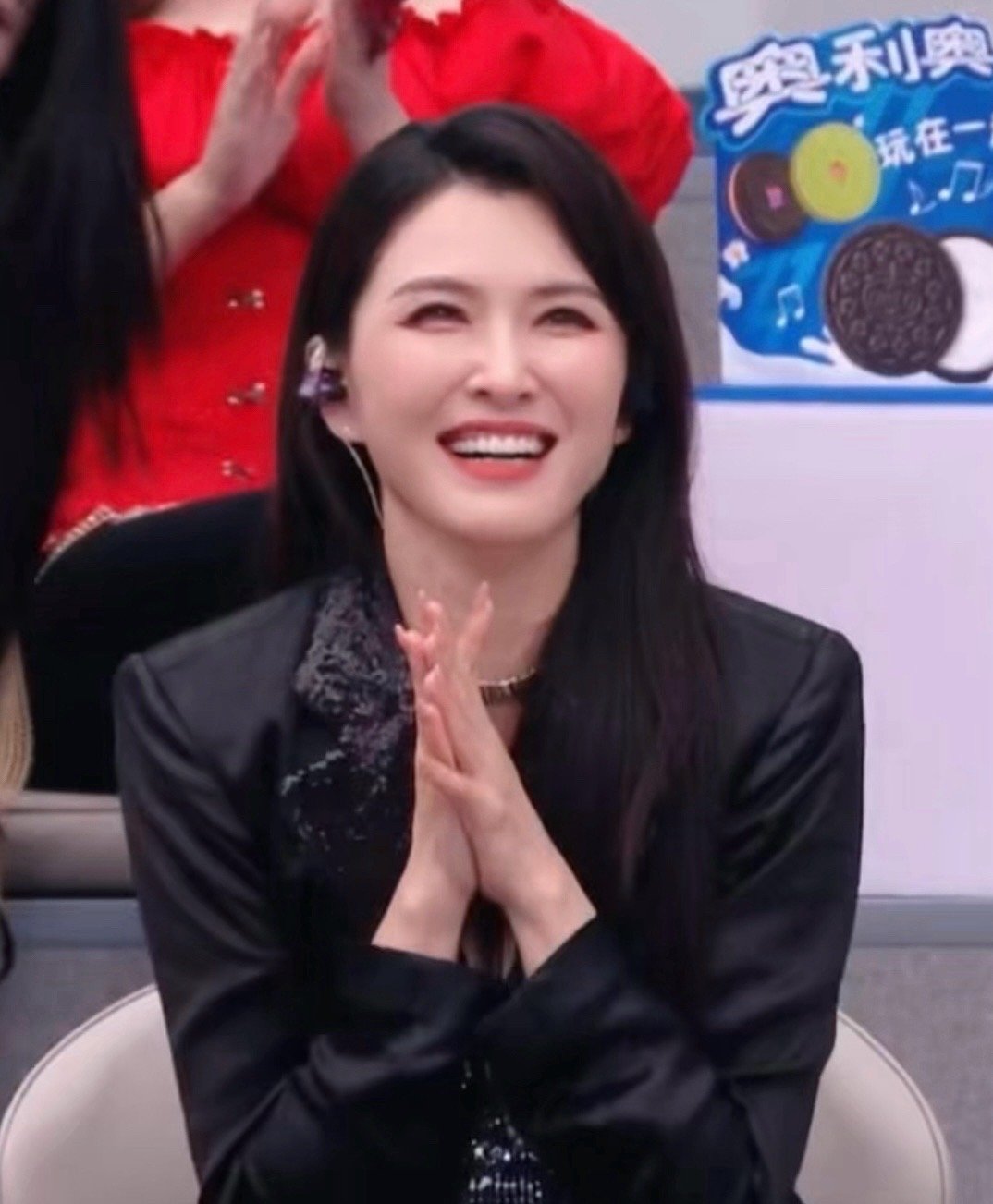 徐洁儿美我好几跳浪姐镜头下的徐洁儿被徐洁儿的直播怼脸镜头狠狠惊艳，岁月只沉淀了她