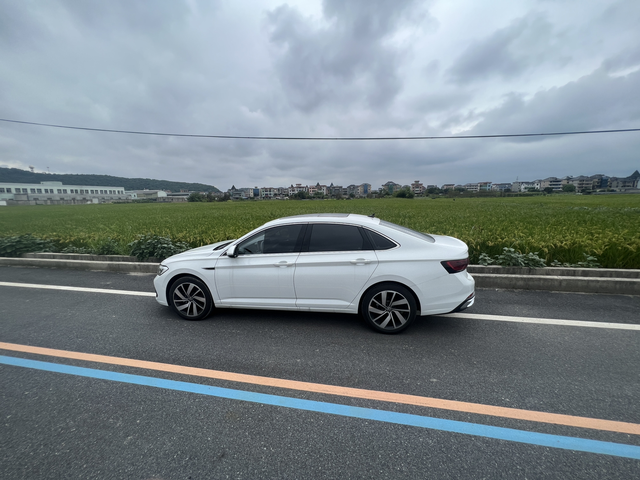 速腾变速箱异响我提车半年，开了2750公里，明天去首保，现在开车起步变速箱异响