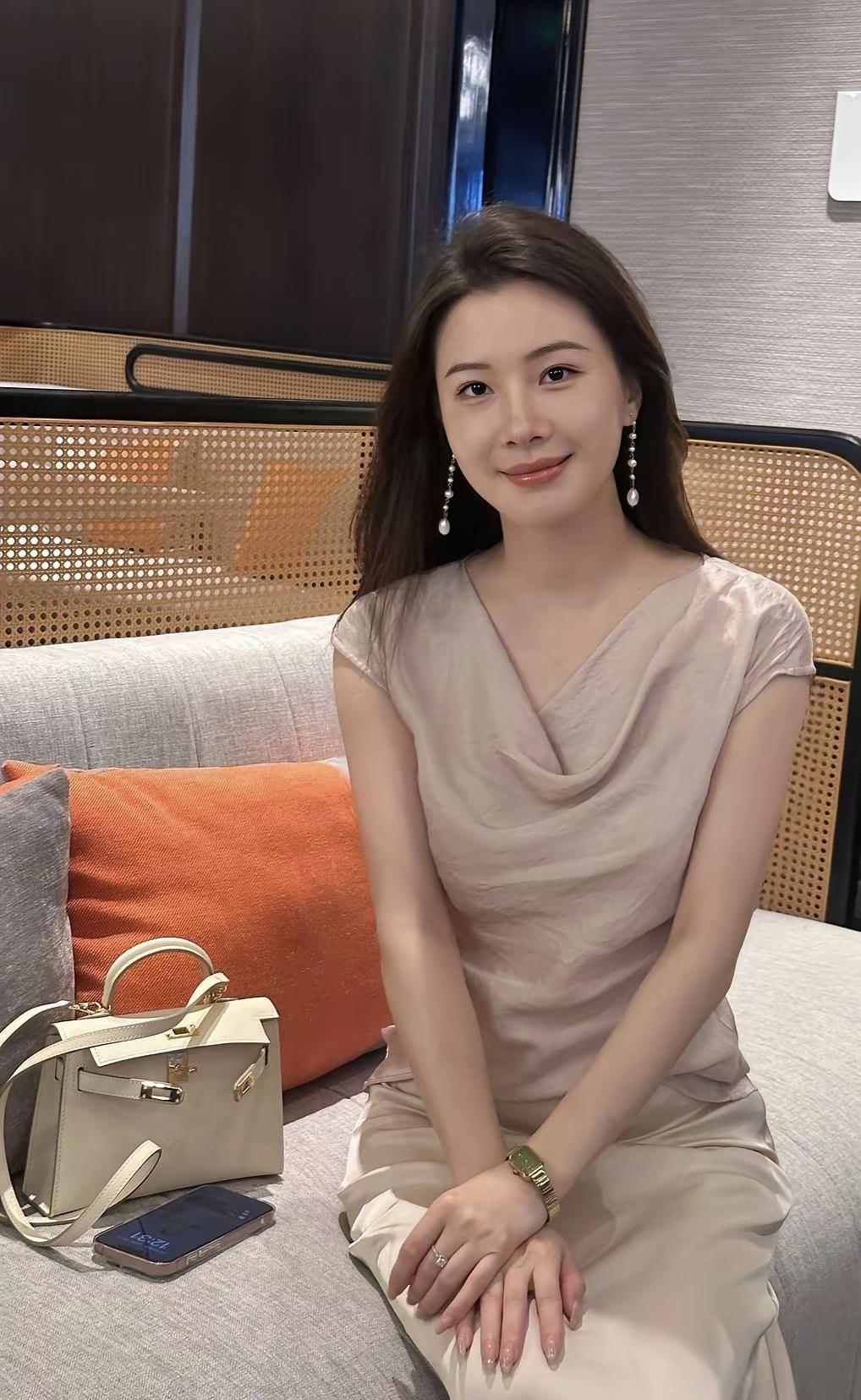 不必光芒万丈，不必事事完美，做真实的自己就足够可爱。‌‌