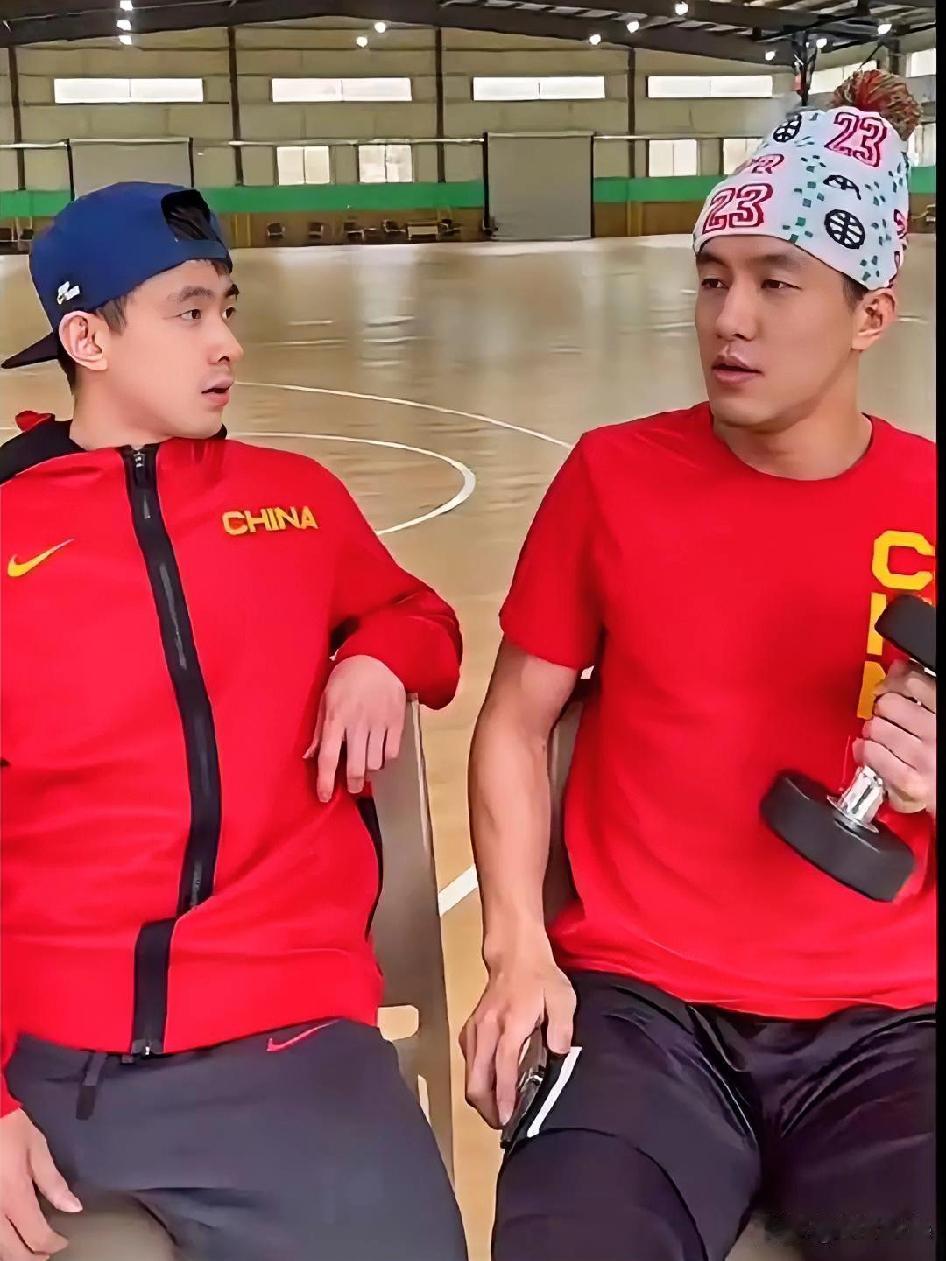 不管你承不承认！我认为现在的赵继伟和郭艾伦都不适合国家队了！我昨天说过艾伦已经