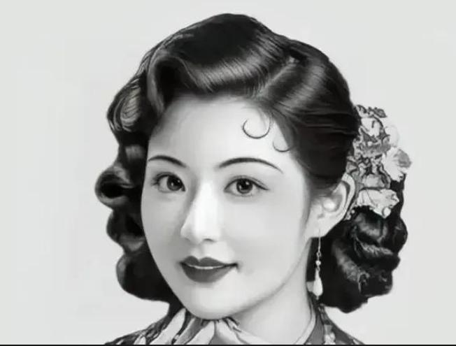 1939年，年仅23岁的长子孔令侃，在赴美途中，竟与母亲宋霭龄的牌友，年长他17