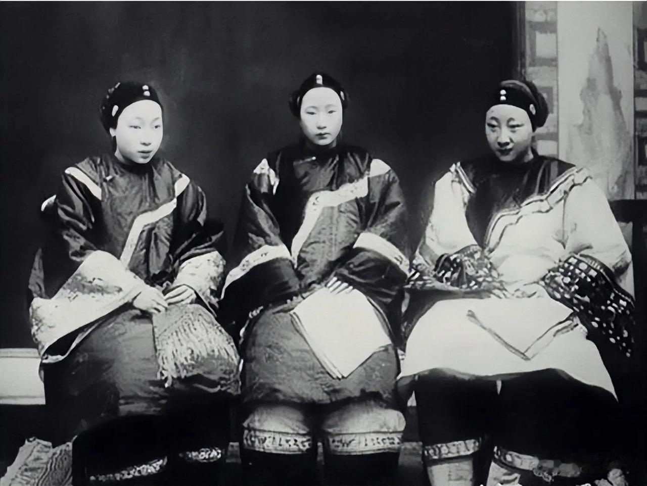 古代青楼女子接客后，为何不能睡觉？明朝万历年间，南京秦淮河畔十四座官办酒楼灯