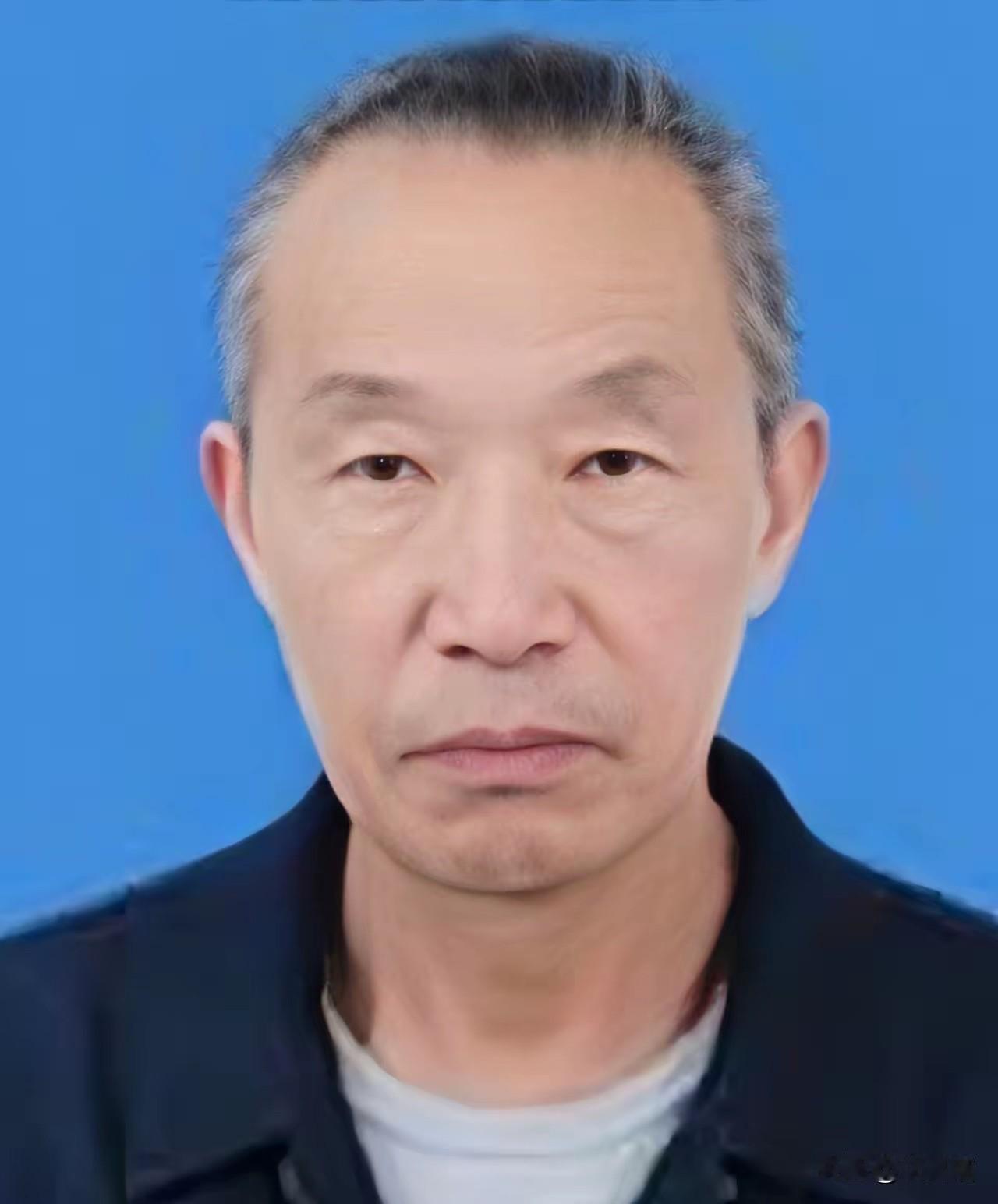 深圳街头，清晨六点，一个69岁的保洁员看见有人拿刀冲向女学生。他没犹豫，冲上去了