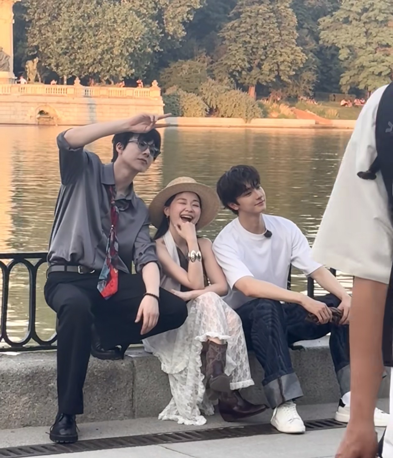 瞬间理解金靖了，为什么会这么好看了她之所以好看，不仅仅是因为年轻漂亮，