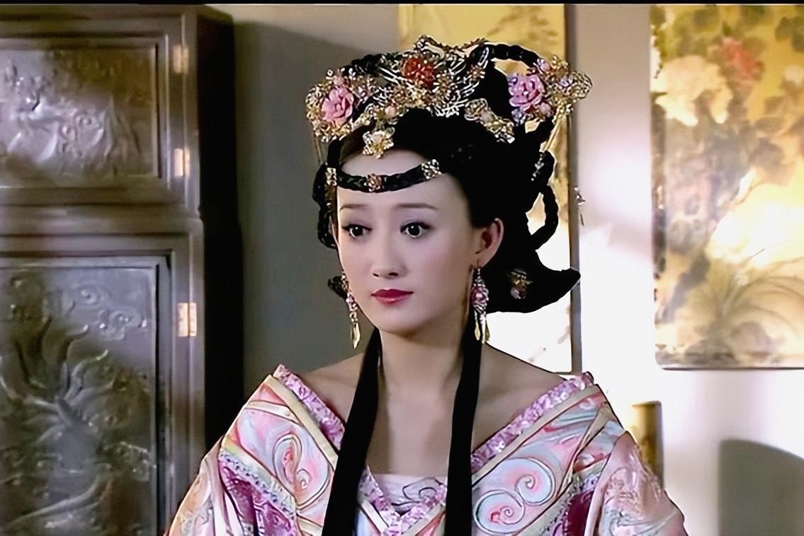 公元926年，后唐京城上演了一场突变，庄宗李存勖被杀，新帝李嗣源登基后，为了稳定