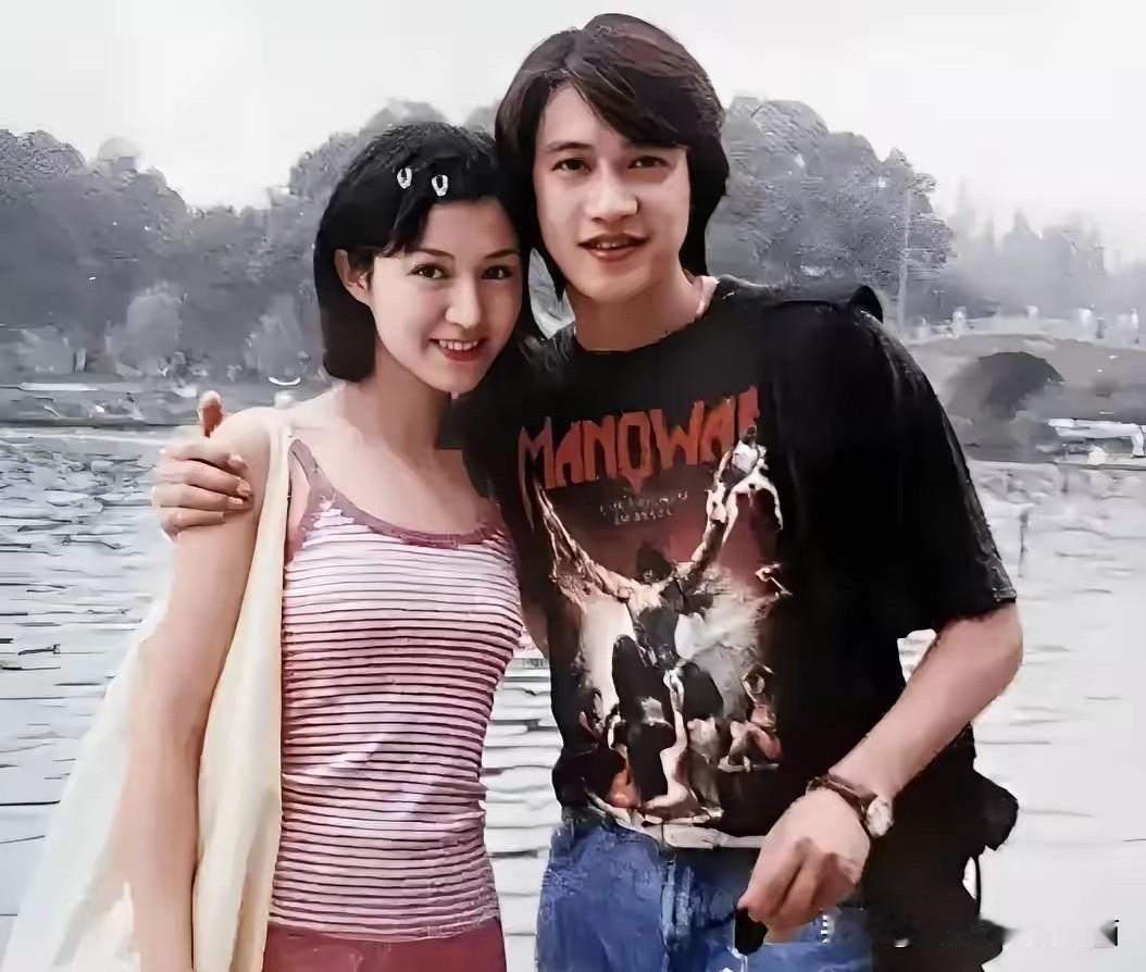 这一对年轻的时候颜值是真高，谁看了都会说声帅气。可是现在到了中年，都发福变臃肿了