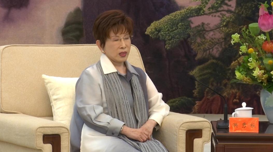 民进党“纸老虎”面目暴露！前来参加阅兵的洪秀柱被预测“100%起诉”