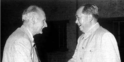 1960年，蒙哥马利访华，握手时，毛泽东微笑着说：“你知道，你在和一个侵略者握手