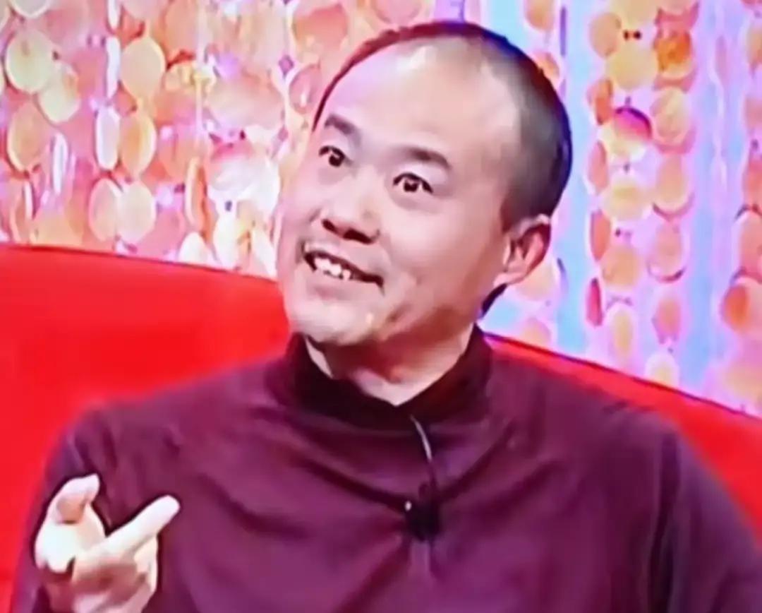 王石最近被拍到在公开活动里全程听田朴珺说话，自己几乎不插嘴，网友立马刷屏说当年那