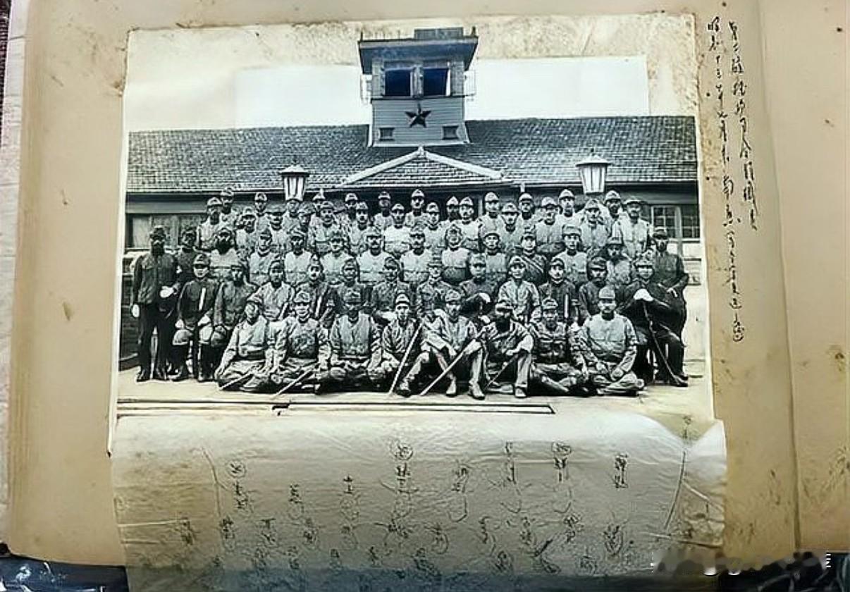 近日，一批记录南京大屠杀期间日军海军在华活动的历史照片首次公开。据常州大学红色文