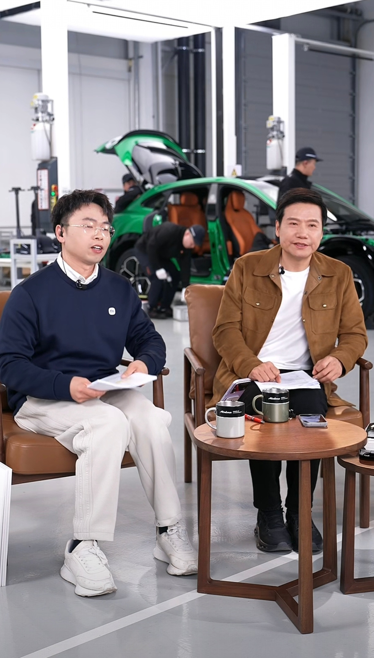 雷军直播雷军直播开始了，真的拿了辆新的YU7开拆，全部拆开给大家看，这确实是对自