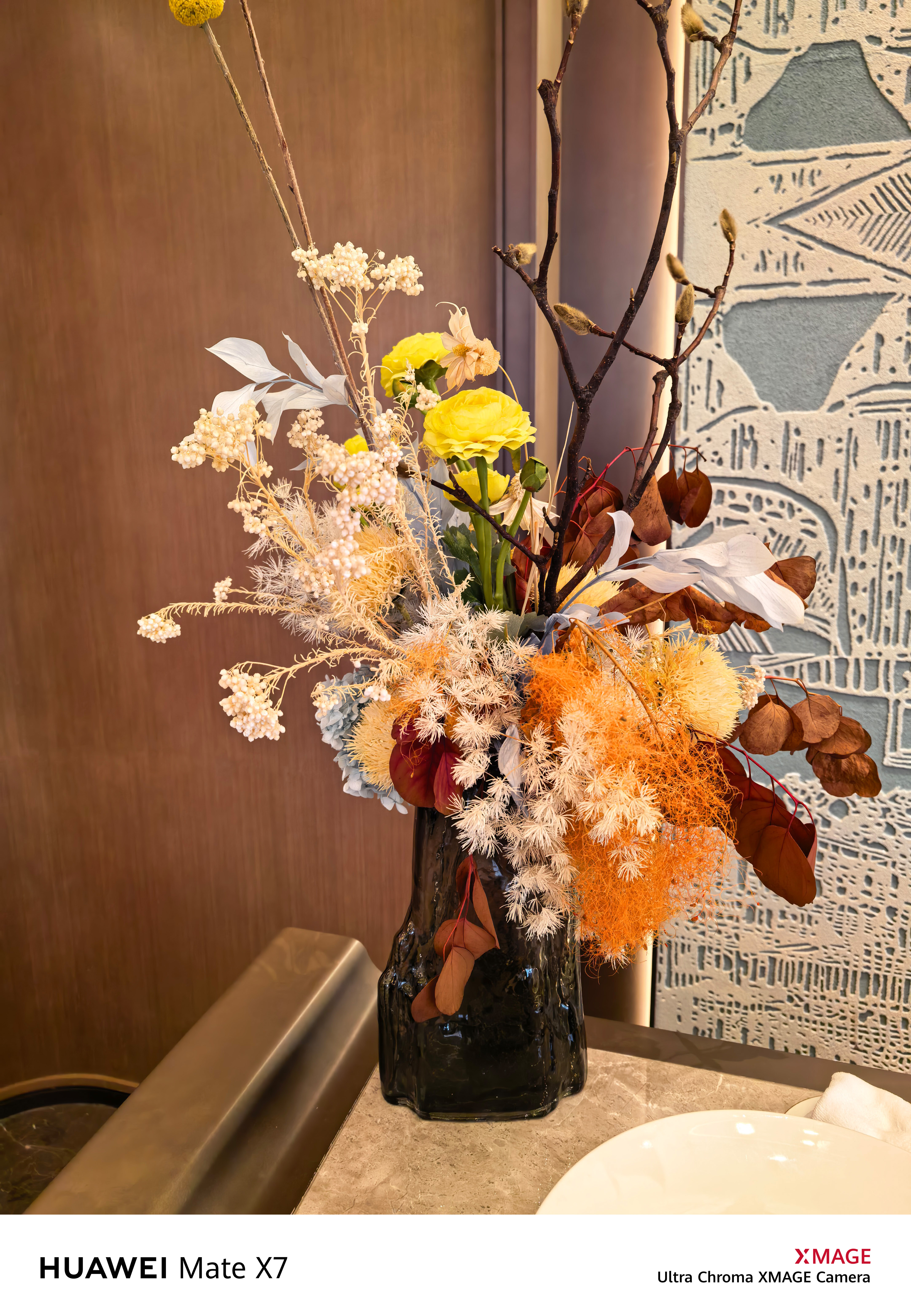 前几天在上海简单体验了一下MateX7的影像能力，大致感受如下：-得益于