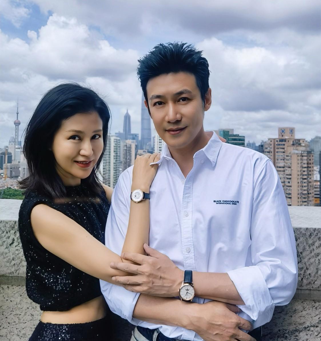 大众眼中婚后相夫教子的鲍蕾，居然从未进过厨房，连煮泡面都不会，哪怕家中有保姆