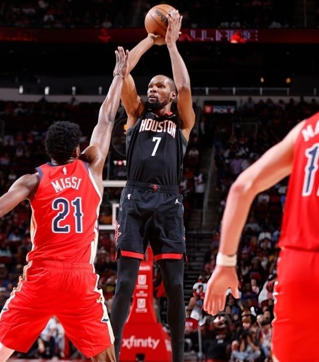 火箭107-105险胜鹈鹕开启“5连主”的第1个主场主场之胜回到西部第三，接下来