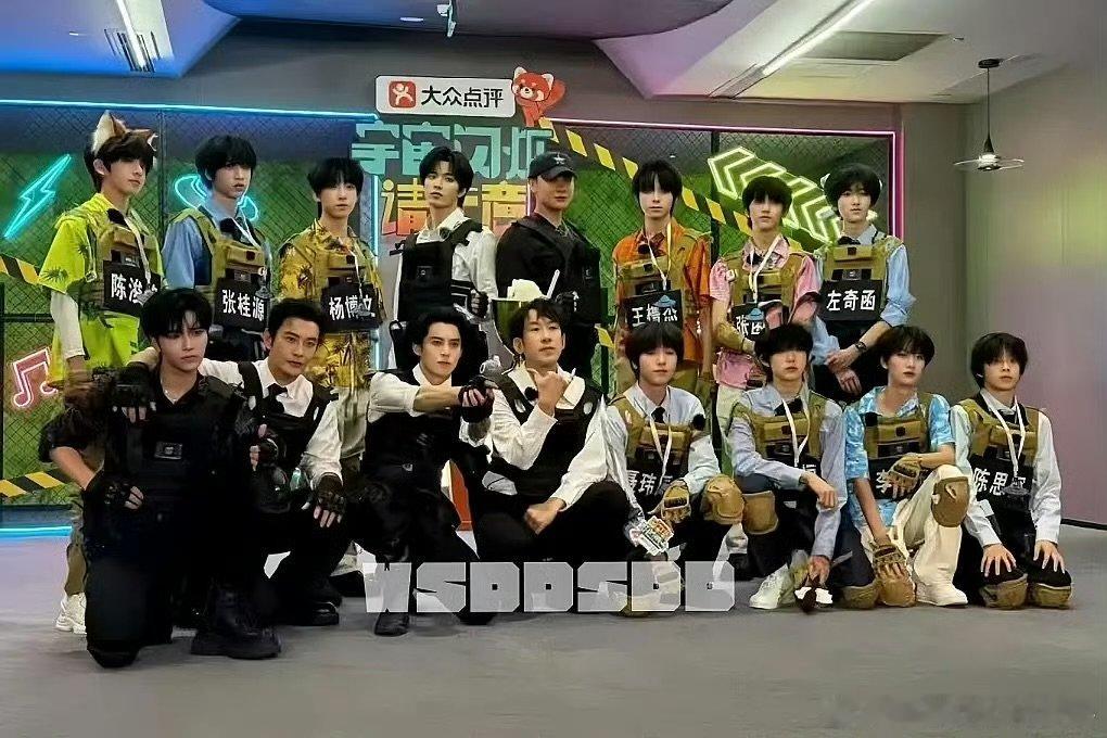 宇宙爆闪团TF四代大合照宇宙爆闪团TF四代大合照