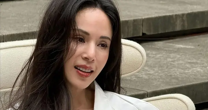 被老头“白嫖”10年, 还倒贴上亿, 59岁不婚不育的李若彤, 后悔吗