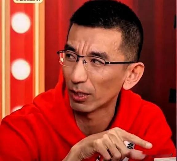 东方甄选这出戏，看来看去就像场循环往复的老电影。孙进现在踩的坑，和当年孙东旭栽的