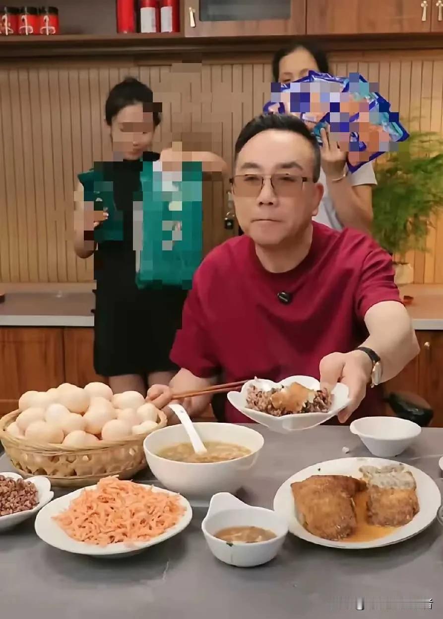 杨议真是心态比哥哥好多了，送走老爷子，化悲痛为力量，直播不断，更是又做了鳎目鱼，