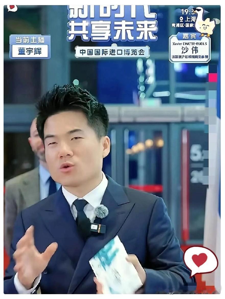 董宇辉昨晚卖大米，弹幕突然飘出一句中国足球还有救吗，他愣了半秒，把米袋往桌上一