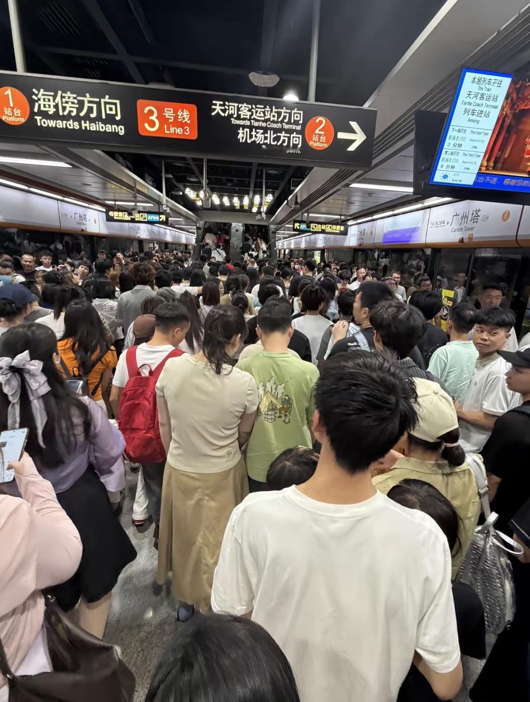 广州打工人哭了！2026通勤太难，地铁挤、公交慢、电鸡还天天被查！在广州上班