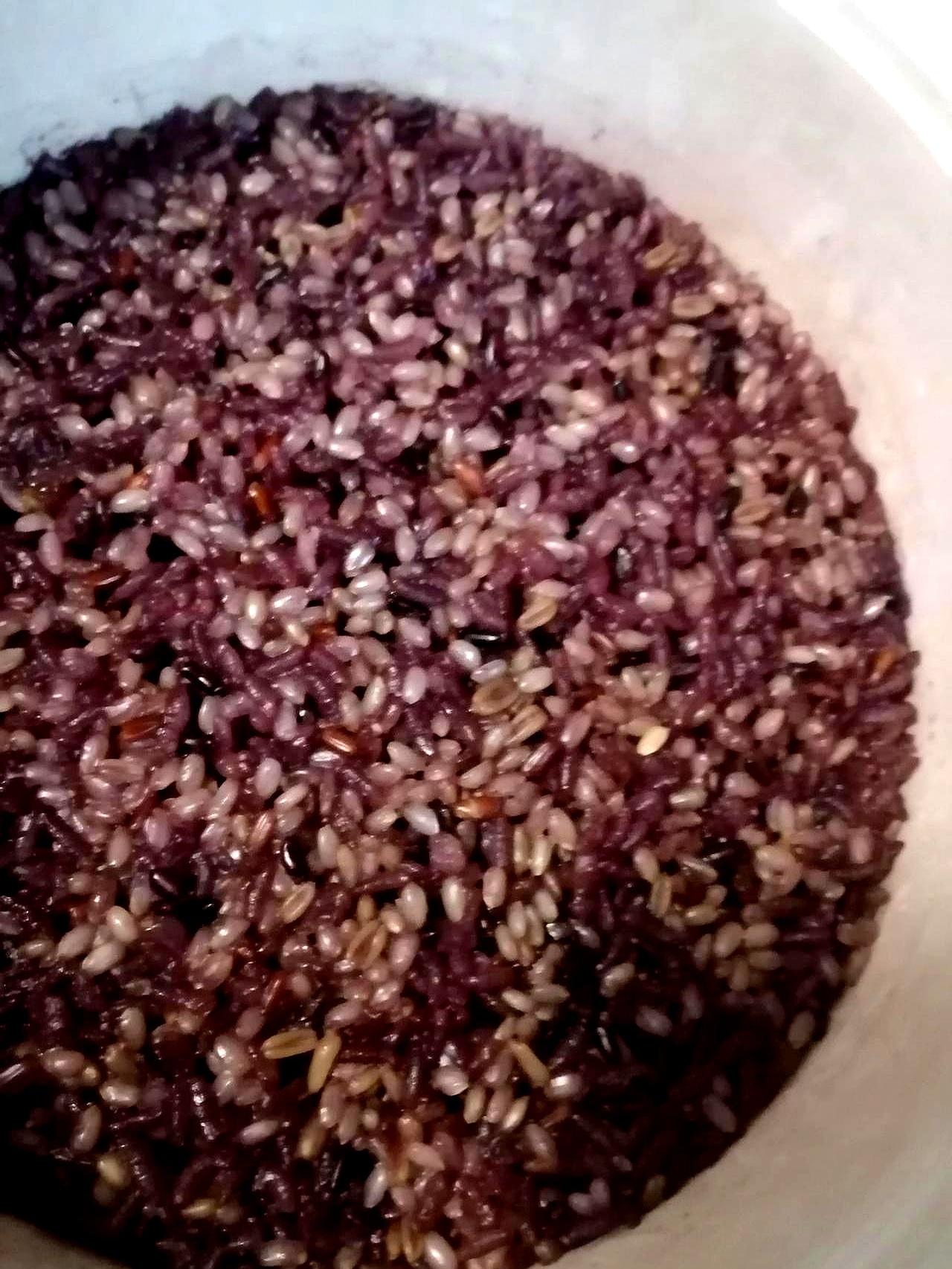 朋友体检查出了轻度脂肪肝。医生就说了一句，他立马把家里的米全换成了杂粮，