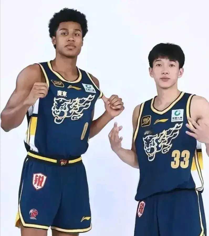 广东U19德比大捷豪取六连胜王洪泽26+13统治内线杨溢三分爆发北京时间11